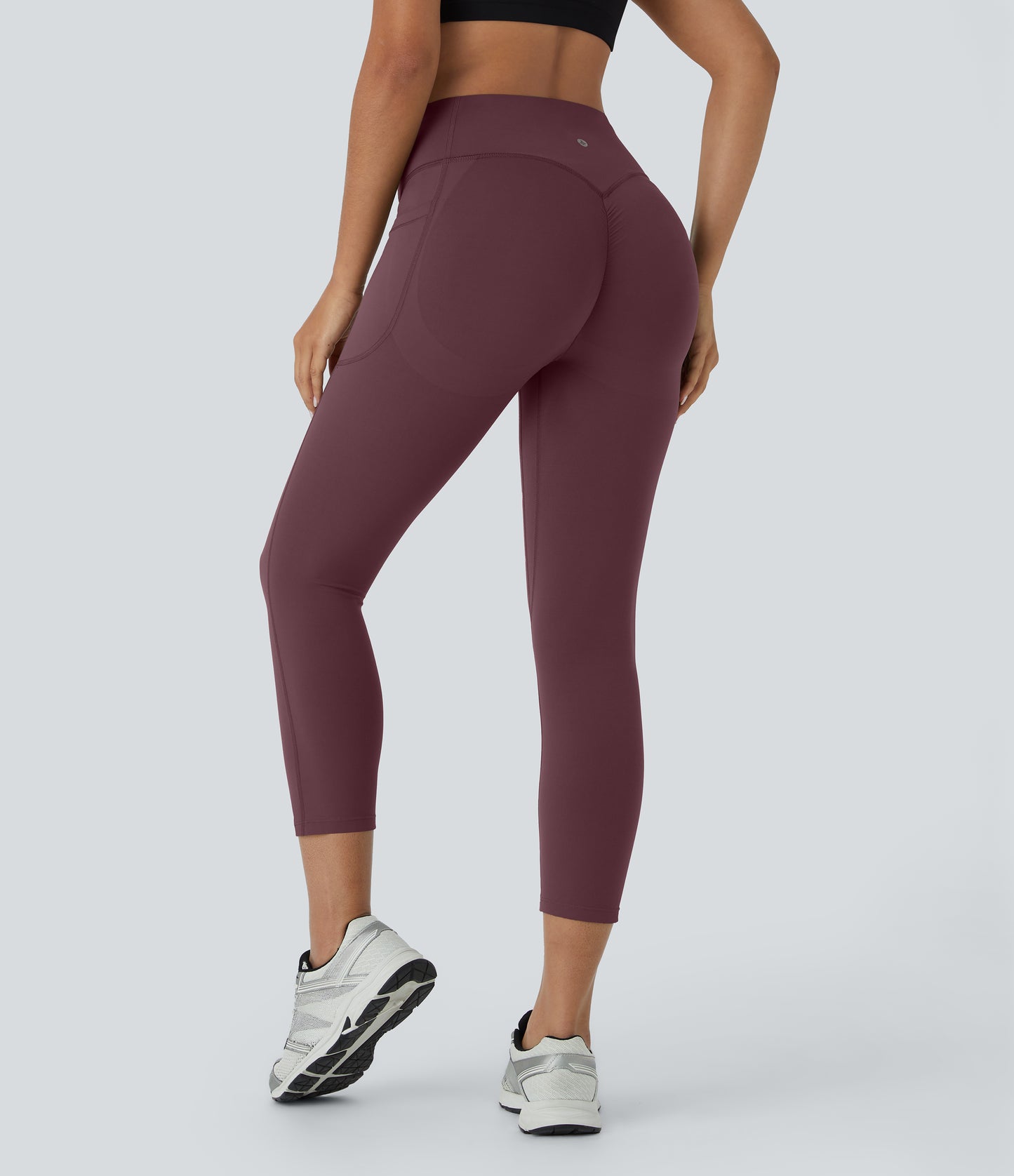 High Waisted Scrunch Butt Lifting Tummy Control Pocket Shaping Capri Training Leggings