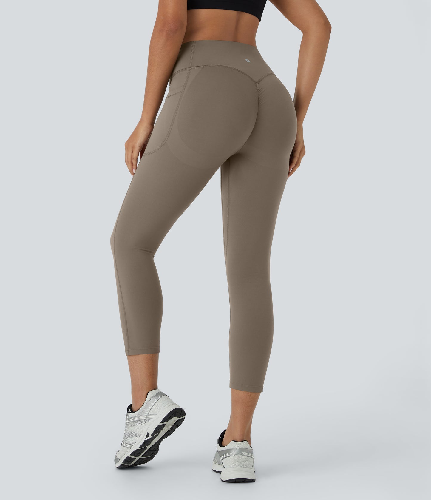 High Waisted Scrunch Butt Lifting Tummy Control Pocket Shaping Capri Training Leggings