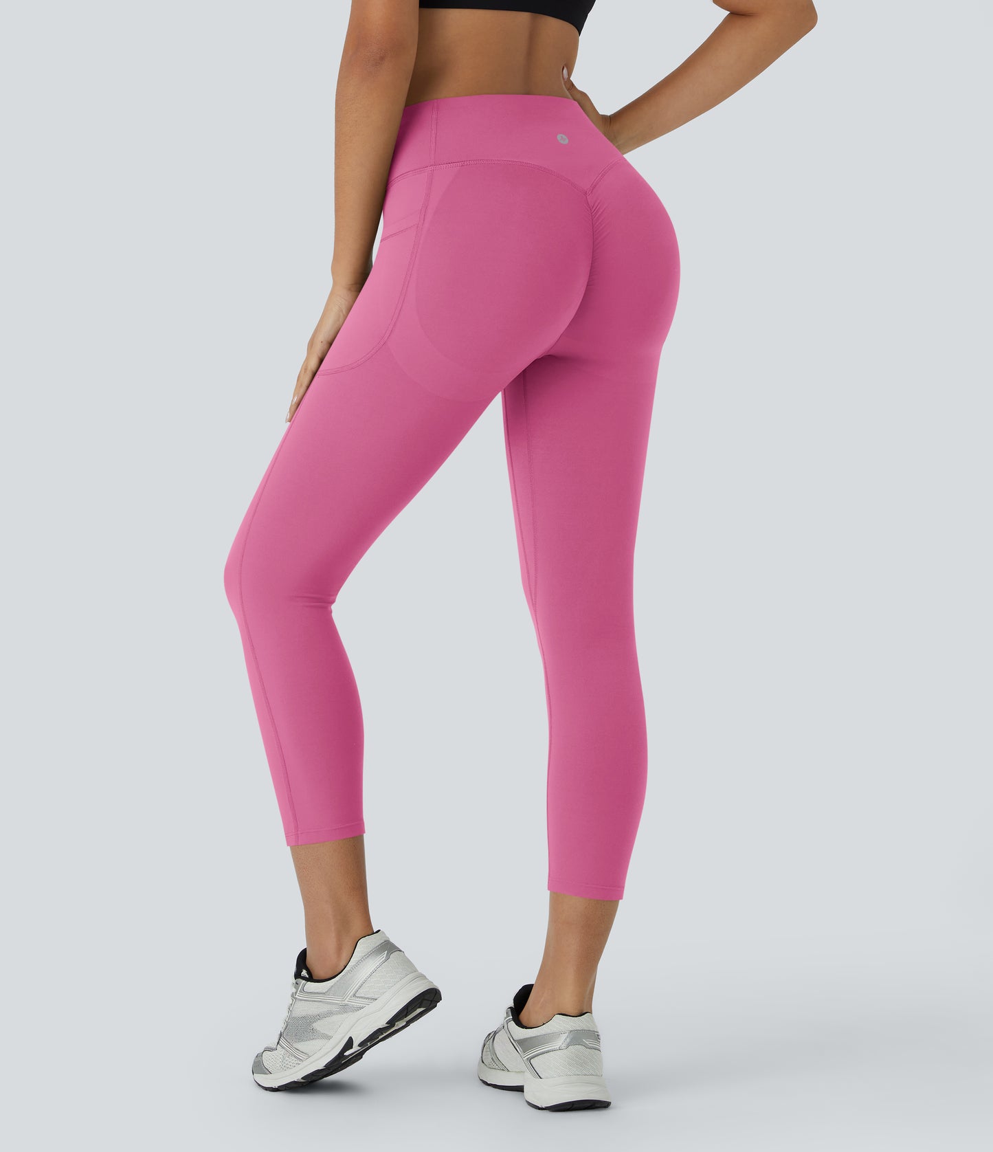 High Waisted Scrunch Butt Lifting Tummy Control Pocket Shaping Capri Training Leggings