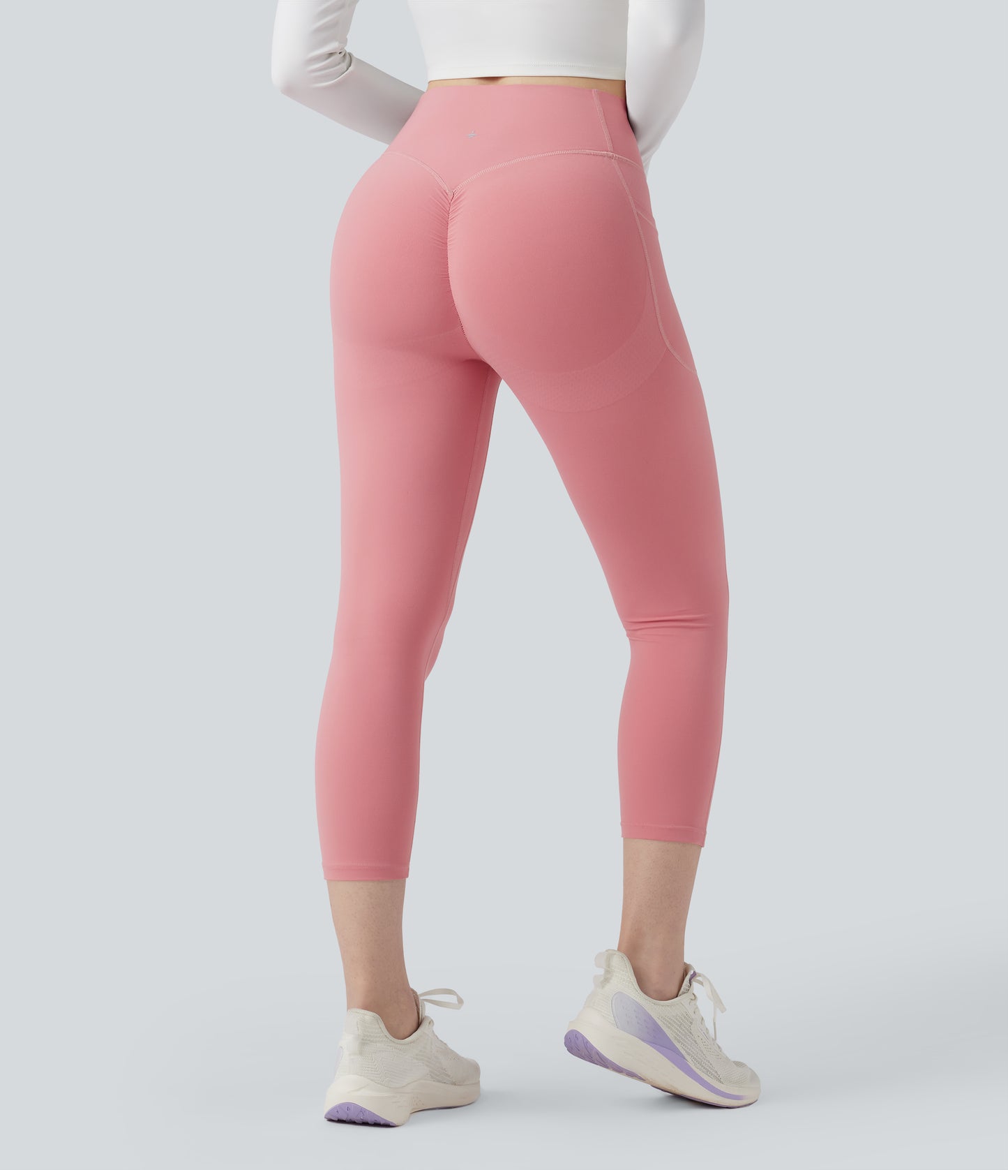 High Waisted Scrunch Butt Lifting Tummy Control Pocket Shaping Capri Training Leggings