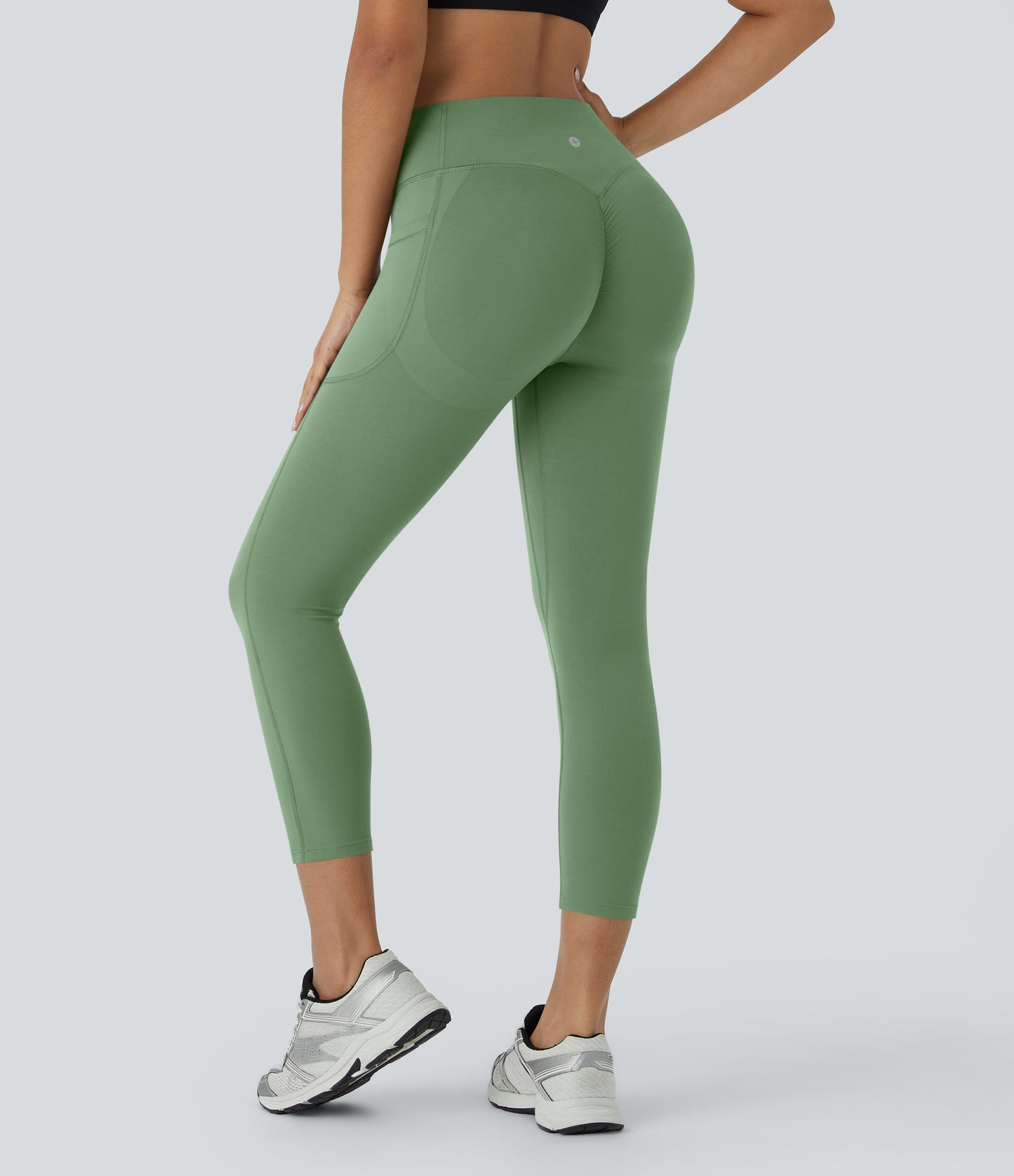 High Waisted Scrunch Butt Lifting Tummy Control Pocket Shaping Capri Training Leggings